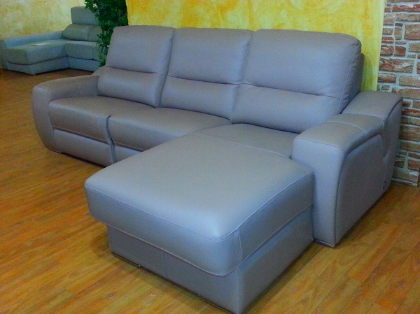 SOFA CHAISELONGUE PIEL RELAX CON MOTOR FIRMA PEDRO ORTIZ MODELO CASTELLO A ESTRENAR