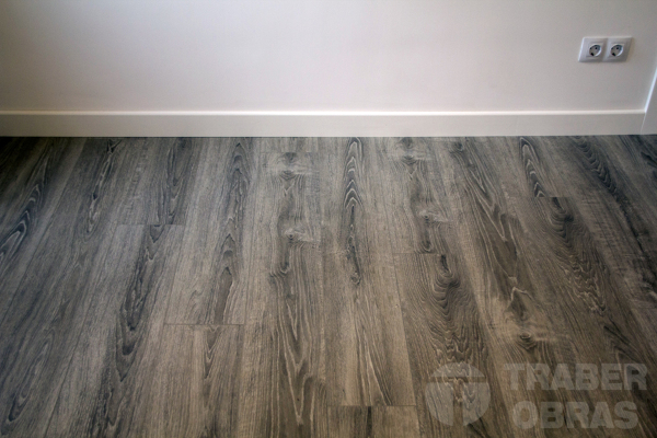 Tarima de alta calidad Krono Swiss AC5 color roble ceniza