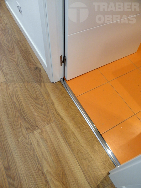 Tarima de alta calidad Krono Swiss AC5 color roble hatural
