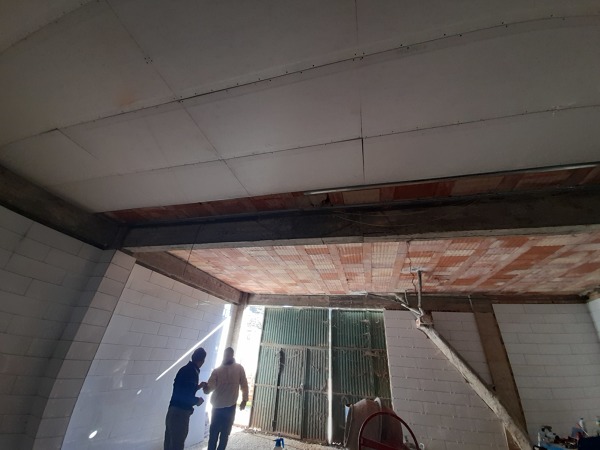 Techo de pladur para sala de ordeño