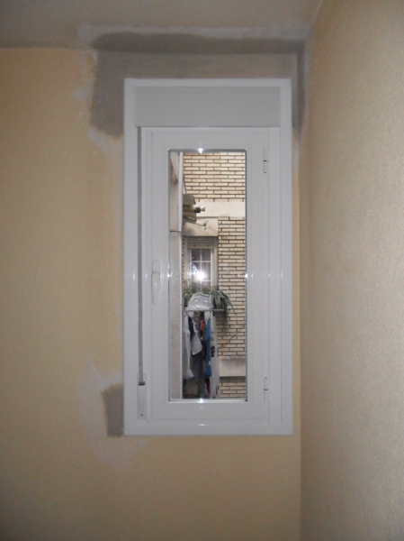Ventana abatible nueva
