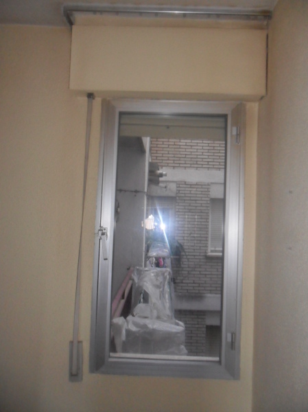 Ventana antigua abatible