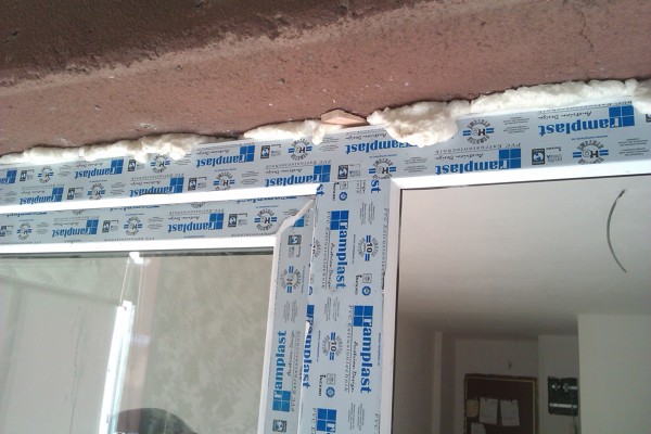 Ventana pvc oscilobatiente doble hoja