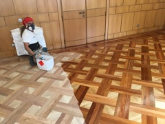 ACUCHILLADO Y BARNIZADO  CON TRES MANOS DE BARNIZ Y TERMINACION EN BRILLO