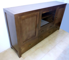 Buffet macizo de estilo rústico