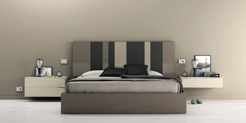 Dormitorio con cabezal de cristal y dos mesitas 991 €