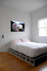 Dormitorio pintado blanco liso