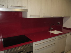 Encimera de cocina en cuarzo rojo