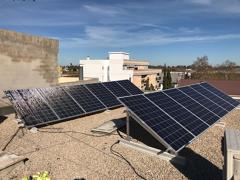 Equipo de placas fotovoltaicas con estructura