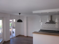 Liso en cocina.
