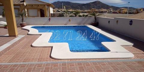 Piscina de forma curvada