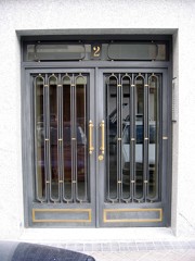 PUERTA DE PORTAL 1