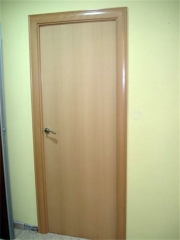 Puerta en haya vaporizada 