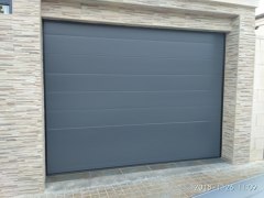 PUERTA SECCIONAL MOTORIZADA