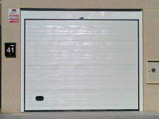 PUERTA SECCIONAL