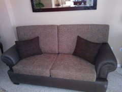 Sofa con cojines