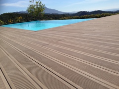 Tarima en Piscina