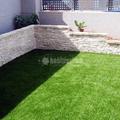 Instalación de césped artificial y creación de jardinera perimetral