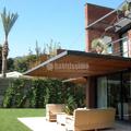 Pérgolas para protección solar en una vivienda aislada en Pedralbes, Barcelona.