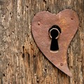 cerradura con forma de corazón