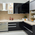 Cocina con muebles lacado negro brillo