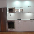 COCINA EN BLANCO BRILLO.
