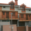 Conjunto de chalets pareados verde