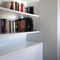Detalle de la librería y mueble inferior