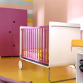 dormitorio infantil rosa y amarillo