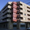 Edificio de viviendas, locales comerciales y aparcamiento.
