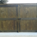 Instalación de portón de madera