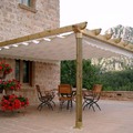 Pérgola de madera con toldo