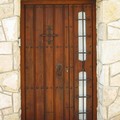 Portón rústico de madera