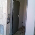 Puerta de entada blindada.