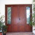 Puerta de entrada de PVC en nogal