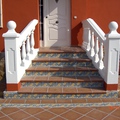 REVESTIMIENTO ESCALERA PUERTA PRINCIPAL