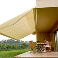TOLDO CON BRAZOS HUMANOS Y COFRE