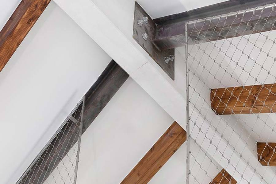 Detalla madera y acero