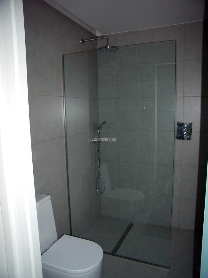 Cocina y baño de diseño en vivienda particular