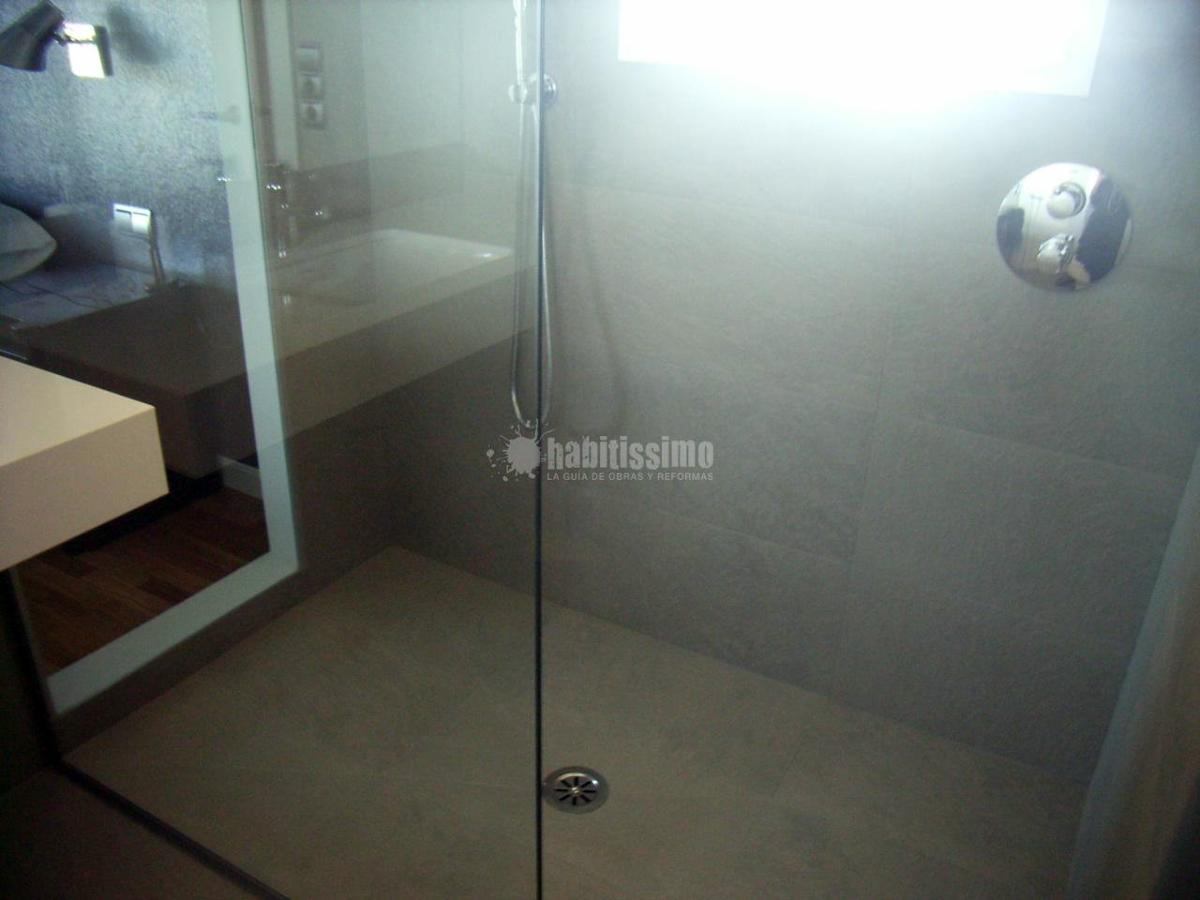 Cocina y baño de diseño en vivienda particular