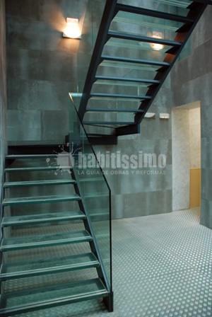 Varis treballs am ferro, vidre i fusta