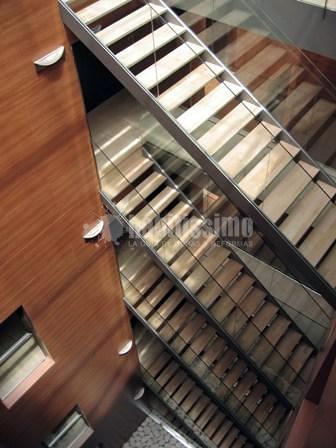 Varis treballs am ferro, vidre i fusta