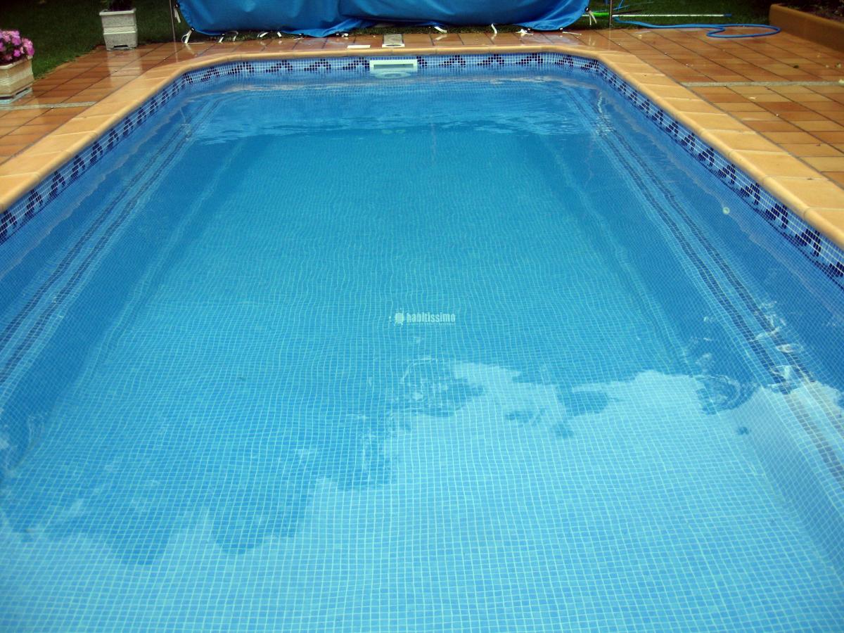 Rehabilitación de piscina de poliéster con gresite