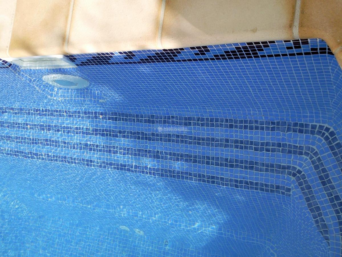 Rehabilitación de piscina de poliéster con gresite