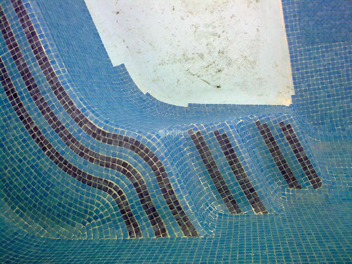 Rehabilitación de piscina de poliester con gresite