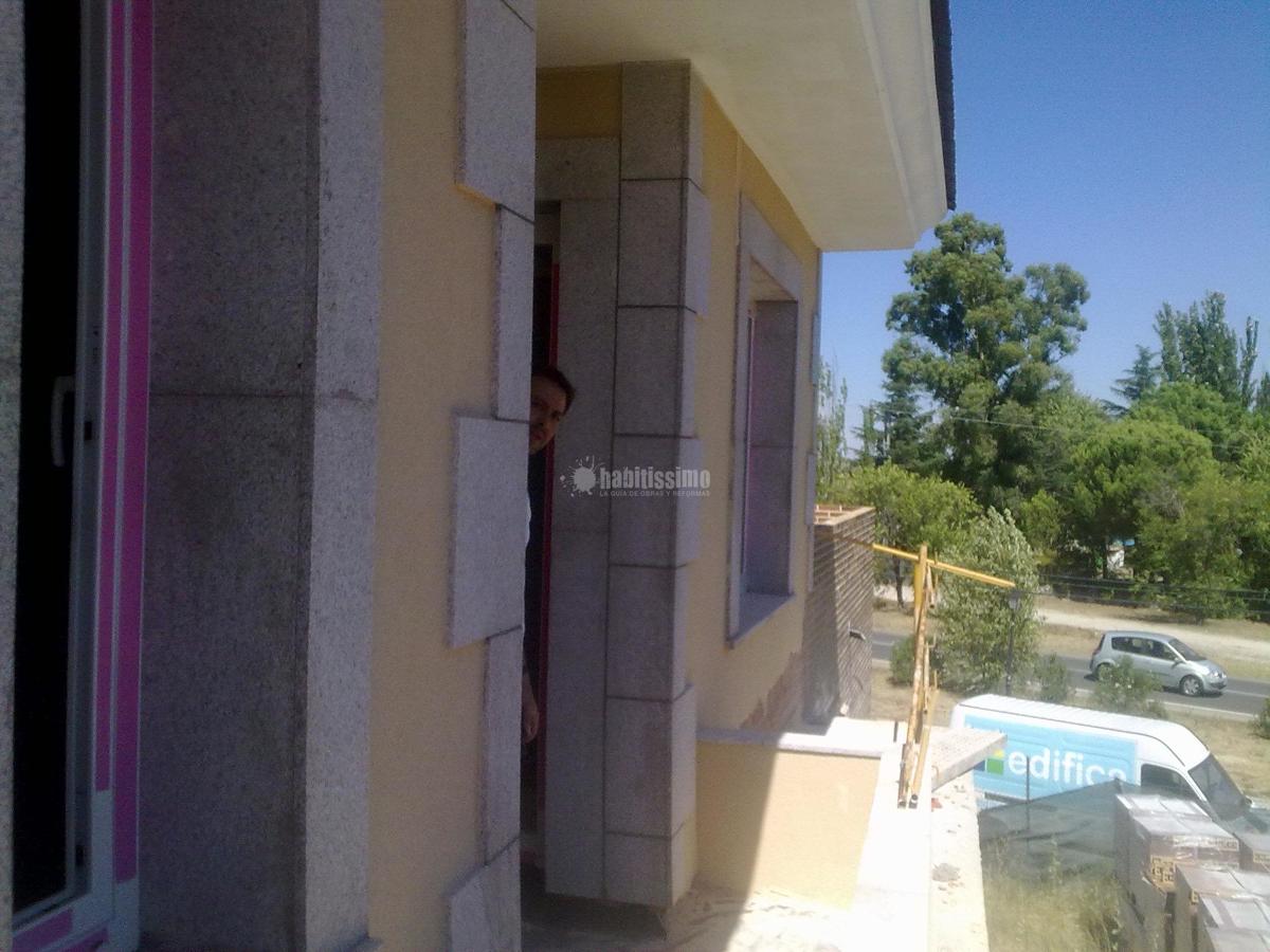 Revestimientos en monocapa raspado en chalet