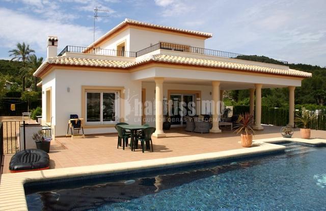 Vivienda Unifamiliar  y Piscina en urbanización Privada