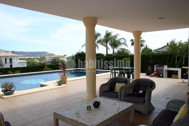 Vivienda Unifamiliar  y Piscina en urbanización Privada