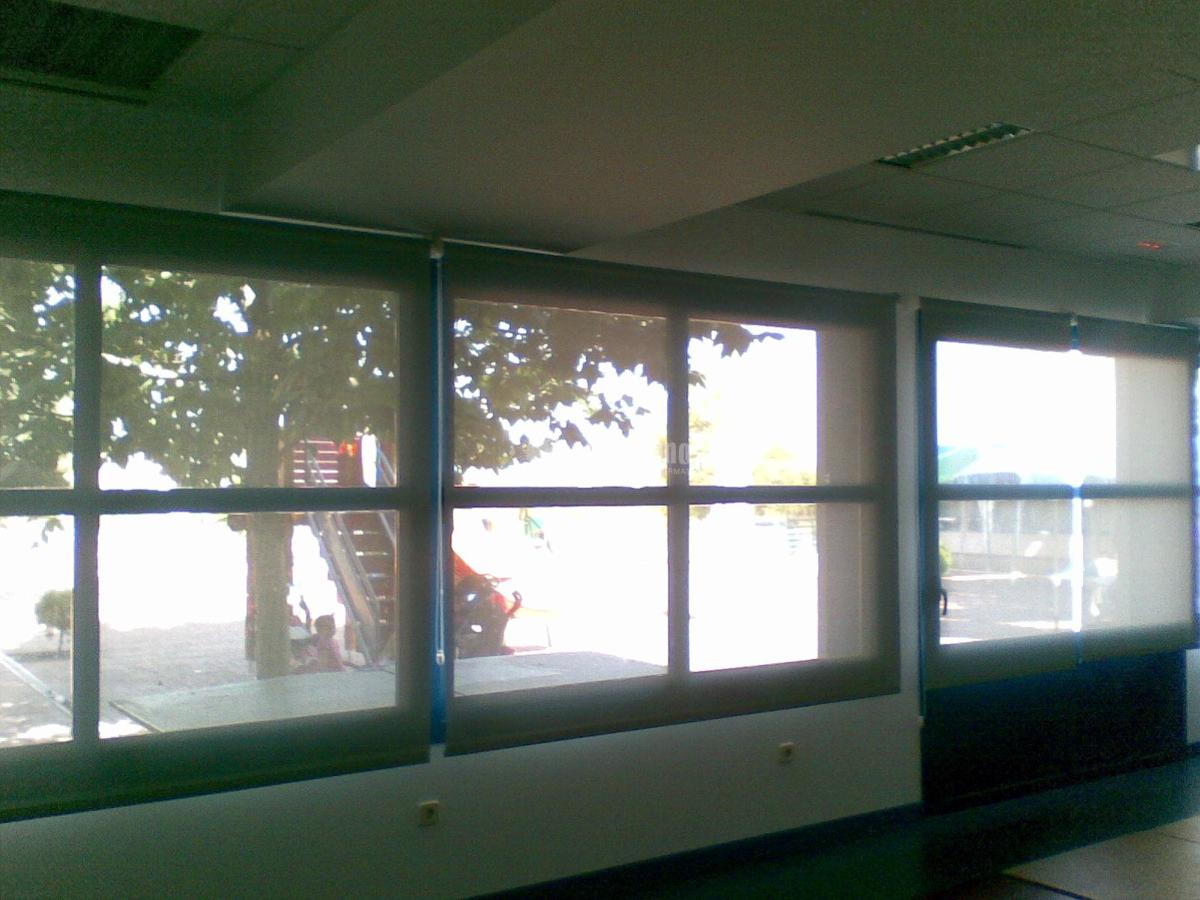 Instalacion estores y cortinas en Fundacion BOBATH