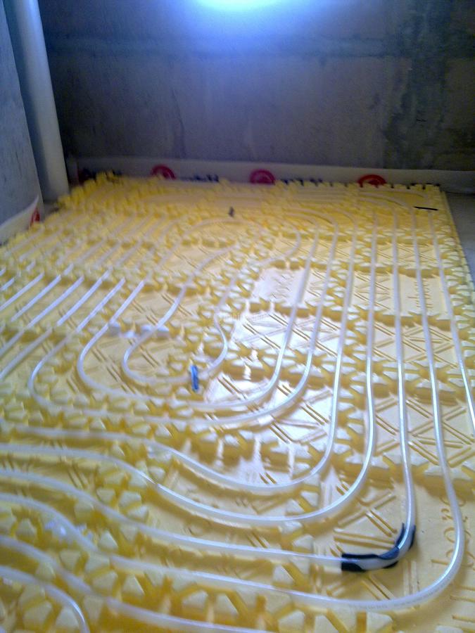 Instalación de climatización por suelo radiante y energía solar